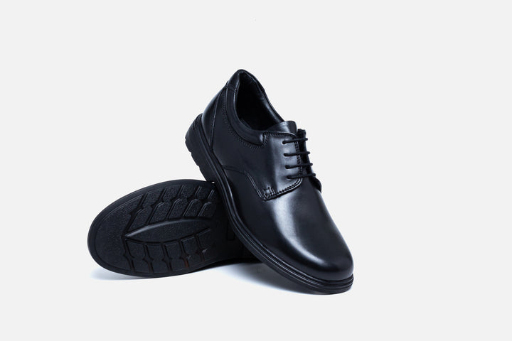 Mens Wide Fit Tredd Well Simon Lace Up Shoes in Black - Image 1