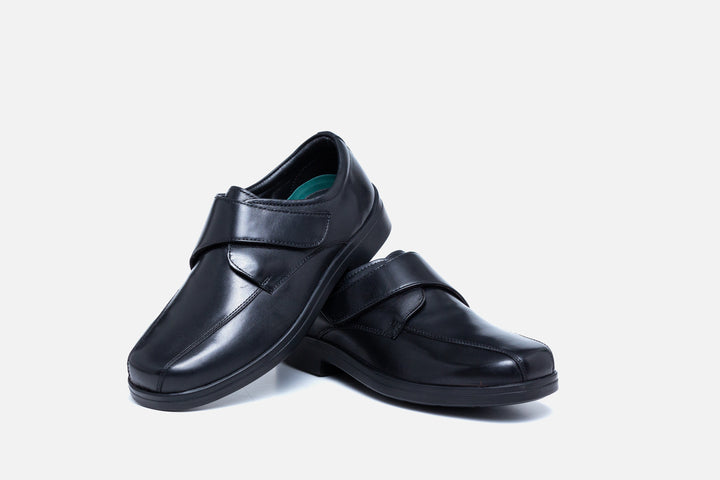 Mens Wide Fit Tredd Well Peter Velcro Shoes in Black - Image 1
