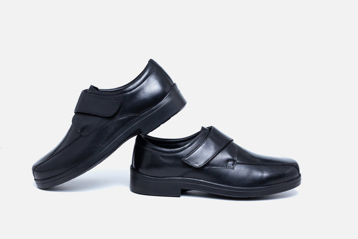 Mens Wide Fit Tredd Well Peter Velcro Shoes in Black - Image 1