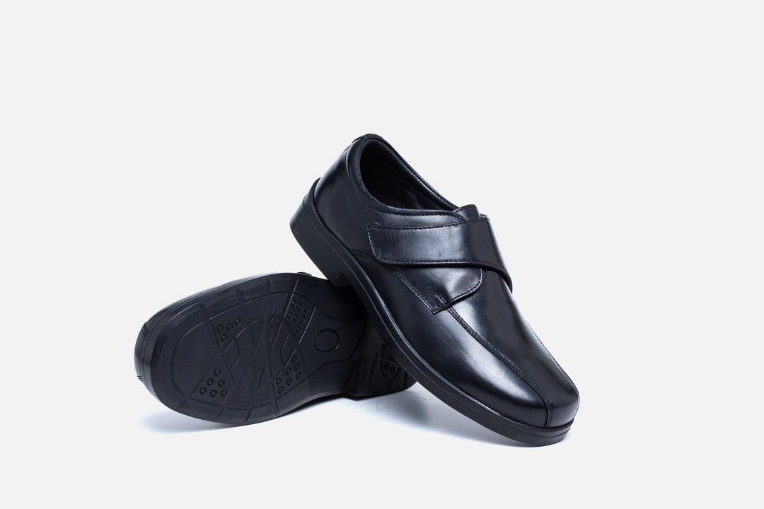 Mens Wide Fit Tredd Well Peter Velcro Shoes in Black - Image 11
