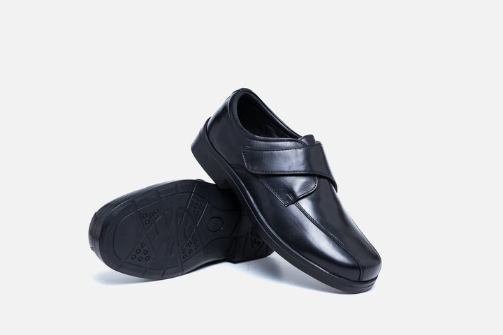 Mens Wide Fit Tredd Well Peter Velcro Shoes in Black - Image 1