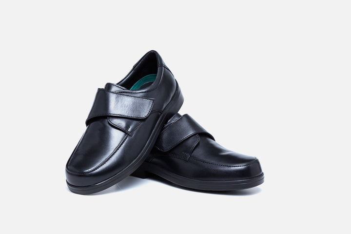 Mens Wide Fit Tredd Well David Velcro Shoes in Black - Image 1