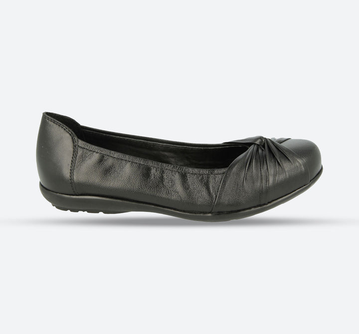 Womens Wide Fit DB Tetbury Court Shoes in Black - Image 1