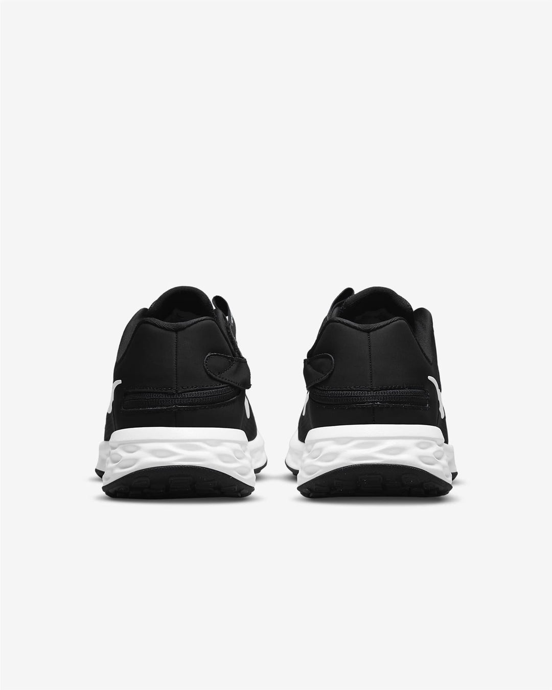 Women's Wide Fit Nike DD8476-003 Revolution 6 Flyease Trainers in Black/White - Image 7