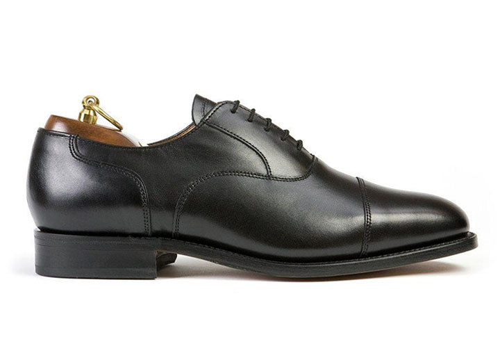 Mens Wide Fit Sanders Midhurst Shoes in Black - Image 1
